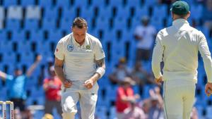 South Africa's Dale Steyn (L) celebrates after getting the wicket of Pakistan's Fakhar Zaman during day one of the 1st cricket test match between South Africa and Pakistan at SuperSport Park cricket stadium.(AFP) South Africa's Dale Steyn (L) celebrates after getting the wicket of Pakistan's Fakhar Zaman during day one of the 1st cricket test match between South Africa and Pakistan at SuperSport Park cricket stadium.(AFP)