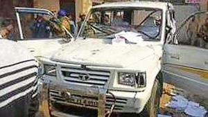 Official vehicle of SDM Dhanaura damaged by angry relatives of the deceased(HT Photo) Official vehicle of SDM Dhanaura damaged by angry relatives of the deceased(HT Photo)