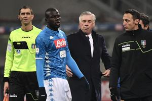 Napoli's Senegalese defender Kalidou Koulibaly (2ndL) exits the pitch after receiving a red card as Napoli's Italian coach Carlo Ancelotti (C) looks on during the Italian Serie A football match Inter Milan vs Napoli(AFP) Napoli's Senegalese defender Kalidou Koulibaly (2ndL) exits the pitch after receiving a red card as Napoli's Italian coach Carlo Ancelotti (C) looks on during the Italian Serie A football match Inter Milan vs Napoli(AFP)