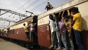 Commuters faced a tough time on Harbour line of Central Railway on Thursday morning after an overhead wire snag stalled services between Mumbai’s Belapur and Panvel.(HT File Photo)