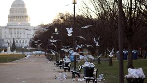Trash begins to accumulate along the National Mall due to a partial shutdown of the federal government in Washington, DC.(AFP Photo) Trash begins to accumulate along the National Mall due to a partial shutdown of the federal government in Washington, DC.(AFP Photo)