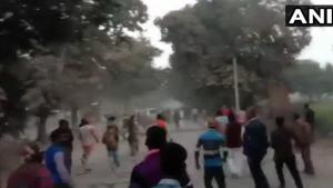 Visuals of the violence and stone pelting in Uttar Pradesh’s Ghazipur district in which a police constable was killed.(ANI/Twitter) Visuals of the violence and stone pelting in Uttar Pradesh’s Ghazipur district in which a police constable was killed.(ANI/Twitter)