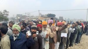 In some of the polling stations, enthusiastic voters were standing in long queues early in the morning.(Sameer Sehgal/HT Photo) In some of the polling stations, enthusiastic voters were standing in long queues early in the morning.(Sameer Sehgal/HT Photo)