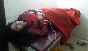 Haryanvi singer Anne B, who attempted to commit suicide after finding her husband was allegedly having an affair, in a hospital in Haryana’s Hisar(HT Photo) Haryanvi singer Anne B, who attempted to commit suicide after finding her husband was allegedly having an affair, in a hospital in Haryana’s Hisar(HT Photo)