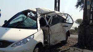 Four engineering students were killed and four others injured when their car hit a dumper in Andhra Pradesh’s Guntur town (Representative Photo)(HT Photo) Four engineering students were killed and four others injured when their car hit a dumper in Andhra Pradesh’s Guntur town (Representative Photo)(HT Photo)