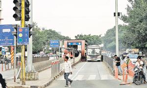 While footpath widening in Aundh and launch of the public bicycle sharing scheme were the highlights of 2018, residents are looking forward to the revamp of BRTS route on Pune-Satara road and the 12 kilometre ring road.(HT/PHOTO) While footpath widening in Aundh and launch of the public bicycle sharing scheme were the highlights of 2018, residents are looking forward to the revamp of BRTS route on Pune-Satara road and the 12 kilometre ring road.(HT/PHOTO)