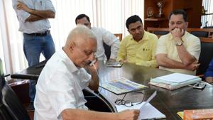 A frail-looking Goa chief minister Manohar Parrikar chose to begin the New Year on a positive note as he paid a surprise visit to his office in Panaji on Tuesday, for the first time in five months. A frail-looking Goa chief minister Manohar Parrikar chose to begin the New Year on a positive note as he paid a surprise visit to his office in Panaji on Tuesday, for the first time in five months.