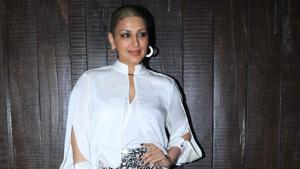 Sonali Bendre at her 44th birthday bash in Mumbai on Monday night.(Viral Bhayani/Instagram) Sonali Bendre at her 44th birthday bash in Mumbai on Monday night.(Viral Bhayani/Instagram)