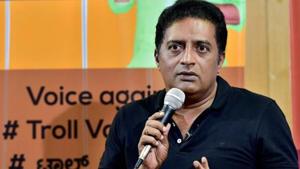 Actor Prakash Raj speaks during a press conference in Bengaluru.(PTI) Actor Prakash Raj speaks during a press conference in Bengaluru.(PTI)