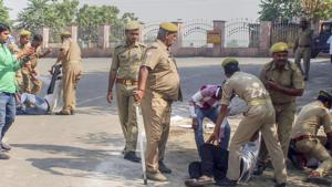 Bhavnagar police said a couple of policemen were also injured in stone-pelting by the protesting farmers from 11 villages in Bhavnagar district.(PTI/REPRESENTATIVE IMAGE) Bhavnagar police said a couple of policemen were also injured in stone-pelting by the protesting farmers from 11 villages in Bhavnagar district.(PTI/REPRESENTATIVE IMAGE)