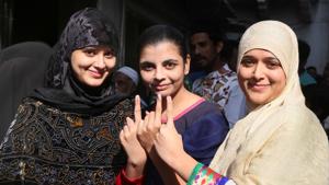 First time voters -show their inked fingers after casting their vote at a polling booth, Jaipur, Rajasthan, December 7, 2018(Himanshu Vyas / Hindustan Times) First time voters -show their inked fingers after casting their vote at a polling booth, Jaipur, Rajasthan, December 7, 2018(Himanshu Vyas / Hindustan Times)