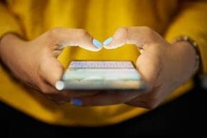 Psychiatrists, de-addiction experts and child counsellors in the city have pointed out cases of mobile addiction among children as small as three to four years.(HT/PHOTO) Psychiatrists, de-addiction experts and child counsellors in the city have pointed out cases of mobile addiction among children as small as three to four years.(HT/PHOTO)