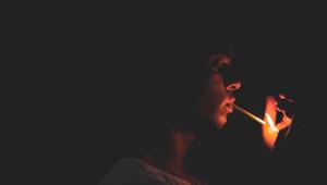 Smokers determine their nicotine intake while they smoke, but when they try to quit, their nicotine levels are dictated by the recommended dosing of the treatment.(Unsplash) Smokers determine their nicotine intake while they smoke, but when they try to quit, their nicotine levels are dictated by the recommended dosing of the treatment.(Unsplash)