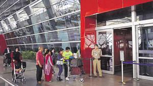 All departures at the Delhi airport have been put on hold from 7:30am because of foggy conditions. Arrivals, however, are on schedule.(HT Photo) All departures at the Delhi airport have been put on hold from 7:30am because of foggy conditions. Arrivals, however, are on schedule.(HT Photo)