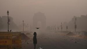 EPCA on Friday came down heavily on authorities over continuing traffic congestion and garbage burning activities.(AP) EPCA on Friday came down heavily on authorities over continuing traffic congestion and garbage burning activities.(AP)