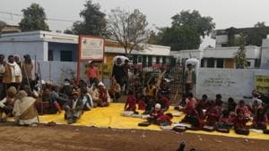 Students of a primary school in Bhadivar village of UP’s Prayagraj district study in the chill outside as farmers lock up stray cattle in the school premises(HT Photo) Students of a primary school in Bhadivar village of UP’s Prayagraj district study in the chill outside as farmers lock up stray cattle in the school premises(HT Photo)