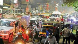 A Gurugram police officer said they monitor the duration of a jam on a particular stretch through the Google Maps, collect details of why the jam happened and then record it in a tabular format.(HT File) A Gurugram police officer said they monitor the duration of a jam on a particular stretch through the Google Maps, collect details of why the jam happened and then record it in a tabular format.(HT File)