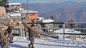 Children carrying wooden sticks home after snowfall at Kufri near Shimla on Monday. Many areas in Himachal Pradesh have been witnessing intermittent snow spell , snapping road and electricity connectivity across various regions.(HT Photo) Children carrying wooden sticks home after snowfall at Kufri near Shimla on Monday. Many areas in Himachal Pradesh have been witnessing intermittent snow spell , snapping road and electricity connectivity across various regions.(HT Photo)