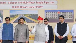 Prime Minister Narendra Modi inaugurating the Solapur-Tuljapur-Osmanabad section of New NH-52, in Solapur on Wednesday.(PTI) Prime Minister Narendra Modi inaugurating the Solapur-Tuljapur-Osmanabad section of New NH-52, in Solapur on Wednesday.(PTI)