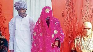 Gul Bano and Shahnawaz Gul at their wedding at a police station on Tuesday.(Manoj Kumar/HT Photo) Gul Bano and Shahnawaz Gul at their wedding at a police station on Tuesday.(Manoj Kumar/HT Photo)
