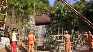 Multi-agencies personnel used high-powered pumps to drain out 28 lakh litres of water from the main shaft, where 15 miners got trapped, but Navy divers on Thursday found no change in the water level in the rat-hole mine to resume search operation, officials said.(AFP File Photo) Multi-agencies personnel used high-powered pumps to drain out 28 lakh litres of water from the main shaft, where 15 miners got trapped, but Navy divers on Thursday found no change in the water level in the rat-hole mine to resume search operation, officials said.(AFP File Photo)