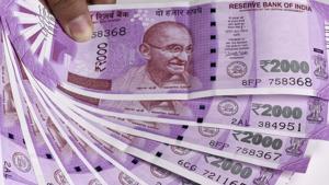 Forex traders said the weakness in the US dollar against other currencies overseas, falling crude oil prices and fresh foreign fund inflows pushed the rupee higher.(Sonu Mehta/Picture for representation) Forex traders said the weakness in the US dollar against other currencies overseas, falling crude oil prices and fresh foreign fund inflows pushed the rupee higher.(Sonu Mehta/Picture for representation)