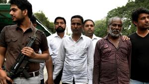 File photo of police with members of a gang held with 25 kg heroin in October, 2018.(HT File) File photo of police with members of a gang held with 25 kg heroin in October, 2018.(HT File)