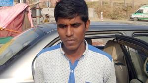 Bangladeshi national Mohammad Gaini Mian in police custody. He has reportedly confessed to visiting India three times in last 10 years to sell his kidney.(HT Photo) Bangladeshi national Mohammad Gaini Mian in police custody. He has reportedly confessed to visiting India three times in last 10 years to sell his kidney.(HT Photo)