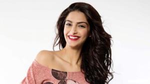 Actor Sonam Kapoor will be seen in the film Ek Ladki Ko Dekha Toh Aisa Laga where she shares screen space with father Anil Kapoor for the first time. Actor Sonam Kapoor will be seen in the film Ek Ladki Ko Dekha Toh Aisa Laga where she shares screen space with father Anil Kapoor for the first time.