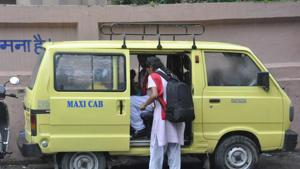 16 children were injured when their school van caught fire as they were on their way to school in Uttar Pradesh’s Bhadohi district on Saturday (Representative Photo)(HT Photo) 16 children were injured when their school van caught fire as they were on their way to school in Uttar Pradesh’s Bhadohi district on Saturday (Representative Photo)(HT Photo)