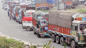 In a bid to enhance logistical efficiency on India’s highway network, the transport ministry is planning a country wide network of 35 multi-modal logistics parks which will account for 50% of road freight(Nitin Kanotra /HT File Photo) In a bid to enhance logistical efficiency on India’s highway network, the transport ministry is planning a country wide network of 35 multi-modal logistics parks which will account for 50% of road freight(Nitin Kanotra /HT File Photo)