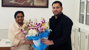 Tejashwi Prasad Yadav met Bahujan Samaj Party (BSP) chief Mayawati in Lucknow on Sunday to congratulate her on stitching an alliance with the Samajwadi Party for the coming Lok Sabha elections.(Twitter/ Tejashwi Yadav) Tejashwi Prasad Yadav met Bahujan Samaj Party (BSP) chief Mayawati in Lucknow on Sunday to congratulate her on stitching an alliance with the Samajwadi Party for the coming Lok Sabha elections.(Twitter/ Tejashwi Yadav)