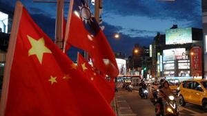 Flags of China and Taiwan flutter next to each other during a rally in Taipei, Taiwan on May 14, 2016.(Reuters) Flags of China and Taiwan flutter next to each other during a rally in Taipei, Taiwan on May 14, 2016.(Reuters)