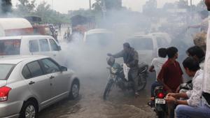 To curb vehicular pollution, the Supreme Court had, on August 10, 2017, passed directions prohibiting the issuance of vehicle insurance without valid PUC certificates.(HT File Photo) To curb vehicular pollution, the Supreme Court had, on August 10, 2017, passed directions prohibiting the issuance of vehicle insurance without valid PUC certificates.(HT File Photo)