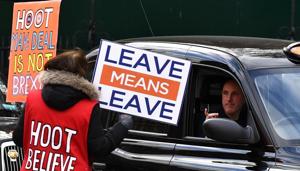 A pro-Brexit protester speaks to a taxi driver outside the Houses of Parliament in London, on Monday.(REUTERS) A pro-Brexit protester speaks to a taxi driver outside the Houses of Parliament in London, on Monday.(REUTERS)