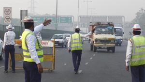 In the FIR, constable Vikas Kumar said that he fell on the road while trying to evade the speeding car.(HT File / Photo used for representational purpose only) In the FIR, constable Vikas Kumar said that he fell on the road while trying to evade the speeding car.(HT File / Photo used for representational purpose only)