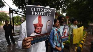 People hold a protest against former bishop Franco Mullakkal for his arrest outside the Kerala House, in New Delhi, India, on September 21, 2018.(Biplov Bhuyan/HT Photo) People hold a protest against former bishop Franco Mullakkal for his arrest outside the Kerala House, in New Delhi, India, on September 21, 2018.(Biplov Bhuyan/HT Photo)