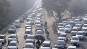 Traffic congestion in peak hours is a common feature daily on Delhi-Noida Link road.(HT File) Traffic congestion in peak hours is a common feature daily on Delhi-Noida Link road.(HT File)