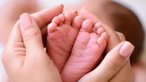 Woman gives birth to stillborn on road after hospital refuses to admit her. (Representational Image)(Getty Images/iStockphoto) Woman gives birth to stillborn on road after hospital refuses to admit her. (Representational Image)(Getty Images/iStockphoto)