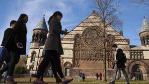From a high of 39,090 in 2010-11 to a low of 16,550 in 2016-17, there has been a steady downward spiral of Indian students coming to the UK, but for the first time in recent years, the number is on the upswing(Reuters/ Representative Image) From a high of 39,090 in 2010-11 to a low of 16,550 in 2016-17, there has been a steady downward spiral of Indian students coming to the UK, but for the first time in recent years, the number is on the upswing(Reuters/ Representative Image)