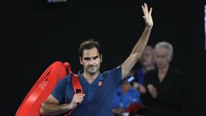 Roger Federer waves as he leaves Rod Laver Arena after losing his fourth round match against Stefanos Tsitsipas.(AP) Roger Federer waves as he leaves Rod Laver Arena after losing his fourth round match against Stefanos Tsitsipas.(AP)