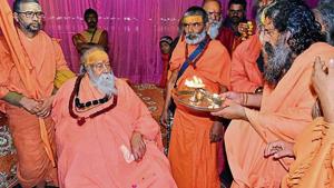 Dwarka Peeth Shankaracharya Swami Swaroopanand Saraswati has disapproved of the Centre’s decision to provide 10% reservation to economically poor in general category and said that quota, be it on the basis of caste or economic status, was wrong.(HT PHOTO) Dwarka Peeth Shankaracharya Swami Swaroopanand Saraswati has disapproved of the Centre’s decision to provide 10% reservation to economically poor in general category and said that quota, be it on the basis of caste or economic status, was wrong.(HT PHOTO)