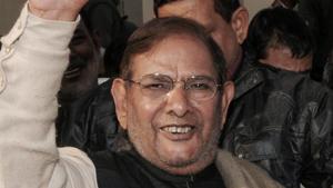 Janata Dal chief Sharad Yadav has said that there can be two kinds of alliances to remove the Modi government, either of total unity or possible unity.(PTI) Janata Dal chief Sharad Yadav has said that there can be two kinds of alliances to remove the Modi government, either of total unity or possible unity.(PTI)