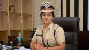 D Roopa Moudgil, who exposed the alleged VIP treatment being given to AIADMK leader VK Sasikala in Parappana Agrahara Central jail.(PTI File Photo) D Roopa Moudgil, who exposed the alleged VIP treatment being given to AIADMK leader VK Sasikala in Parappana Agrahara Central jail.(PTI File Photo)
