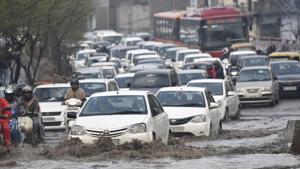 Commuters were caught up in traffic jams in several places across Delhi as heavy rains and hailstorms hit the national capital and its neighbouring areas during rush hour on Tuesday morning.(HT Photo) Commuters were caught up in traffic jams in several places across Delhi as heavy rains and hailstorms hit the national capital and its neighbouring areas during rush hour on Tuesday morning.(HT Photo)