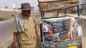 Kalo Mallick, 50, has decorated his rickshaw with Netaji’s pictures and words and takes care of Bose’s statues not only in his area but wherever he finds one.(HT Photo) Kalo Mallick, 50, has decorated his rickshaw with Netaji’s pictures and words and takes care of Bose’s statues not only in his area but wherever he finds one.(HT Photo)
