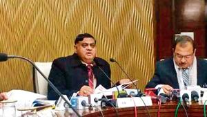 KK Khandelwal, HRERA chairman, raised concerns about malpractices afflicting affordable housing projects in Gurugram at a press confernece on Tuesday, January 22, 2019.(HT Photo) KK Khandelwal, HRERA chairman, raised concerns about malpractices afflicting affordable housing projects in Gurugram at a press confernece on Tuesday, January 22, 2019.(HT Photo)