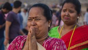 Women devotees at Ganesha immersion at Juhu in Mumbai. The city will get more CCTV cameras and an app to make it safer for women.(HT File Photo)