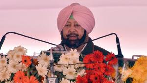 Punjab chief minister Captain Amarinder Singh on Wednesday protested against Islamabad’s proposal to allow only Sikh pilgrims to visit Kartarpur Sahib Gurdwara in Pakistan.(Photo by Sameer Sehgal/Hindustan Times)(HT Photo) Punjab chief minister Captain Amarinder Singh on Wednesday protested against Islamabad’s proposal to allow only Sikh pilgrims to visit Kartarpur Sahib Gurdwara in Pakistan.(Photo by Sameer Sehgal/Hindustan Times)(HT Photo)