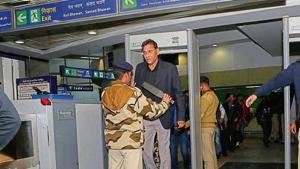 Commuters are being frisked twice, first with hand, and then with metal detector, and their luggage checked thoroughly at some Metro stations.(Prabhas Roy/HT) Commuters are being frisked twice, first with hand, and then with metal detector, and their luggage checked thoroughly at some Metro stations.(Prabhas Roy/HT)